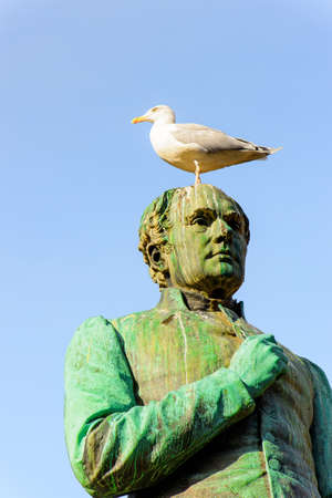 Statue of Johan Ludvig Runeberg, Esplanadi park in Helsinki, Finlandのeditorial素材