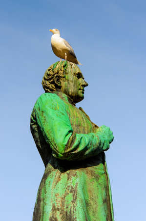 Statue of Johan Ludvig Runeberg, Esplanadi park in Helsinki, Finlandのeditorial素材