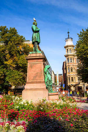Statue of Johan Ludvig Runeberg, Esplanadi park in Helsinki, Finlandのeditorial素材