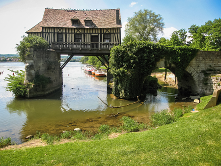 Image of a scenic village housr near the river at Vernon, Franceの写真素材