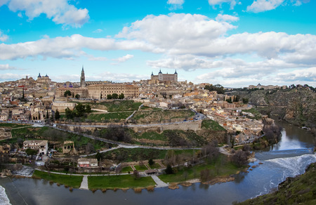 Scenic view of Toledo from the opposite bank of the river Tajo, Castilla la Mancha, Spainの写真素材