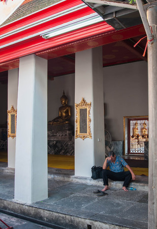 Bangkok, Thailand - January 01, 2011 :  People in the temples of Bangkok, Thailandのeditorial素材