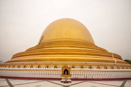 Kaunghmudaw Pagoda in Sagaing ,Mandalay of Myanmar.The pagoda is 46 m high,built by King Thalun and his son in A.D 1636.のeditorial素材