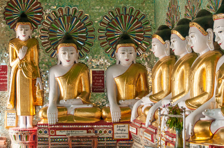 Sagaing,Myanmar-March 16,2011 :  Buddha images in side of  U min Thonze pagoda in Sagaing,Mandalay of Myanmar.のeditorial素材