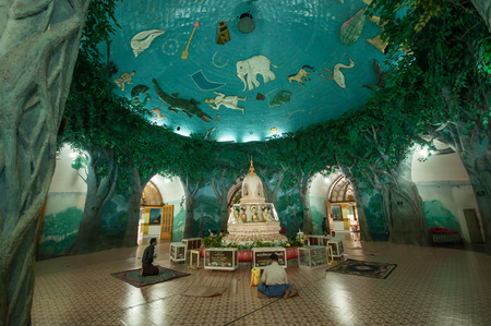 Yangon, Myanmar - March 14, 2011: The Myanmar people praying inside the Maha Wizaya Paya pagoda, near the Shwedagon Paya, Yangoon, Myanmar.のeditorial素材
