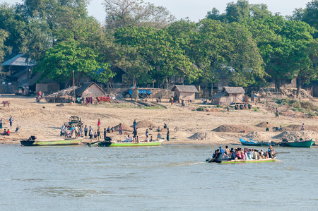 bagan,Myanmar-March 17,2011 : Unidentified Myanmar  transport boat transporting people across the Irrawaddi river in Bagan, Myanmar.のeditorial素材