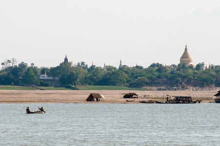 Bagan,Myanmar-March 17,2011 : Unidentified Myanmar people activity and working on Irrawaddy river shore in Bagan,Myanmar.のeditorial素材
