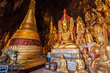 Pindaya, Myanmar - March 20,2011:Tourist visiting  Pindaya Caves  in Pindaya, Shan State in Myanmar.The cave is noted for its 9000 Buddha statues, located in the hills of the Shan State ,are a Buddhist pilgrimage site and a tourist attraction.のeditorial素材