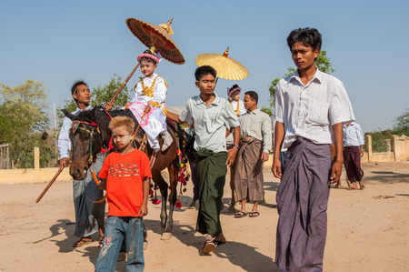 BaganMyanmarMarch 192011 : Unidentify Myanmar Child in Festival Procession near Heritage Site  in BaganMyanmar.のeditorial素材