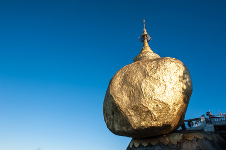 Kyaiktiyo pagoda, Golden rock, That sits atop Mount Kyaiktiyo is one of the most sacred sites in Kyaikhtiyo of Mon state in Myanmar.The pagoda is 1100km above sea-level.のeditorial素材