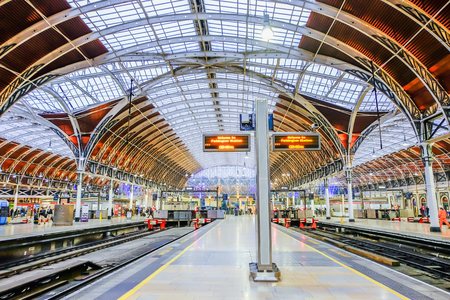 London, UK - December 18, 2016: Interior architecture of Paddington station a famous railway station in central  London, United Kingdom.のeditorial素材