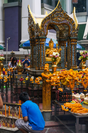 shrine of the four-faced Brahma statue at Ratchaprasong Junctionのeditorial素材