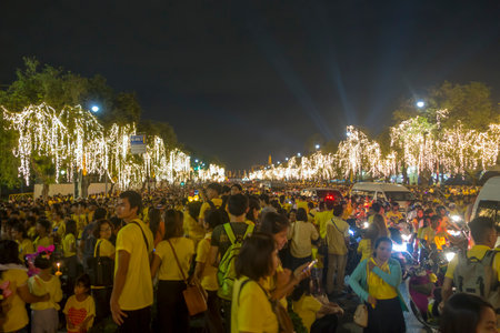 BANGKOK - december 5 :thai people and thai militaly come to ratchadamnoen road for celebrate father's day (king rama9 day) on december 5, 2014 in Bangkok, Thailand.のeditorial素材