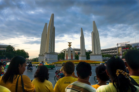 BANGKOK - december 5 :thai people and thai militaly come to ratchadamnoen road for celebrate father's day (king rama9 day) on december 5, 2014 in Bangkok, Thailand.のeditorial素材
