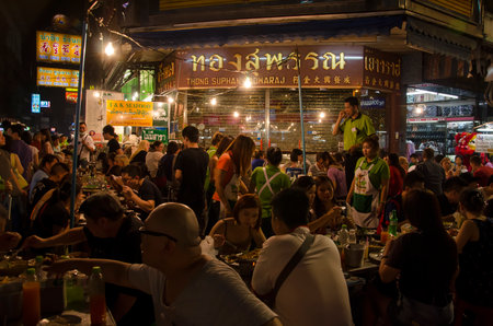 Bangkok, Thailand - 31 January 2015 : People come to shopping at bangkok chinatown on Yaowarat Road,There are many small streets and alleys full of shops and vendors selling all types of goods.のeditorial素材