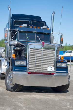 KERIMYKI, FINLAND - JUNE 06, 2015: American classic long-haul tractor Kenworth full face. Parade of the vintage cars in Kerimykiのeditorial素材