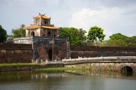 HUE, VIETNAM - DECEMBER 15, 2015: South gate of the fortress. Hueのeditorial素材