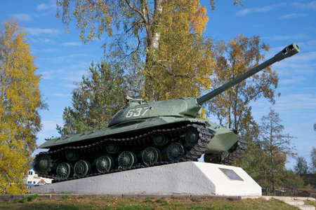 LENINGRAD REGION, RUSSIA - OCTOBER 11, 2015: Tank-monument IS-3 sample 1945 october afternoonのeditorial素材