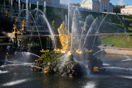 ST. PETERSBURG, RUSSIA - OCTOBER 05, 2015: Fountain "Samson tearing the lion's mouth"のeditorial素材