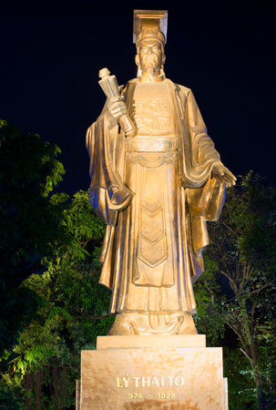 HANOI, VIETNAM - JANUARY 10, 2016: The monument to the first Vietnamese king Ly Thai To in Hanoi. The Landmark Hanoiのeditorial素材