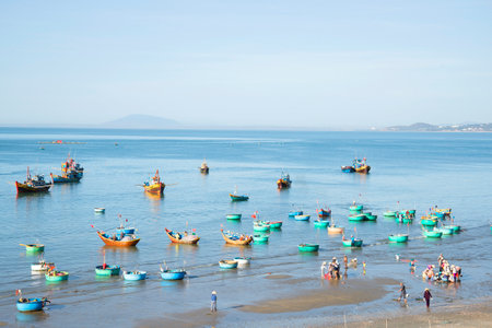 MUI NE, VIETNAM - DECEMBER 25, 2015: Fishermen sailed in the morning with their catch of fish. Early morning in the Fishing Harbor of Mui Neのeditorial素材