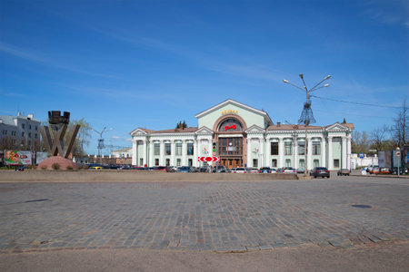 VYBORG, RUSSIA - MAY 10, 2015: Machines are on the forecourt of the city of Vyborg, sunny dayのeditorial素材
