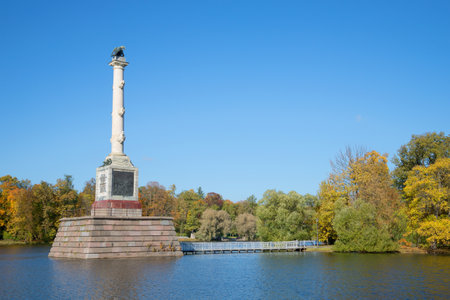 SAINT PETERSBURG, RUSSIA - OCTOBER 02, 2014: The Chesme column in the Big pond. Autumn in the Catherine Park, Tsarskoye Seloのeditorial素材