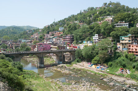 MANDI, INDIA - AUGUST 12, 2011: View of the city, the bridge over the river Sakati. North Indiaのeditorial素材