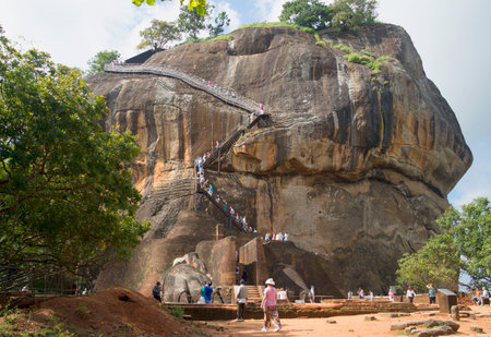 SIGIRIYA SRI LANKA - MARCH 16, 2015: View of the Palace plateau with the Lion's terrace. Historical landmark of the city Sigiriya, Sri Lankaのeditorial素材