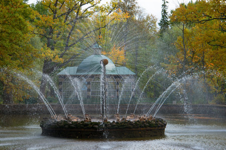 SAINT PETERSBURG, RUSSIA - OCTOBER 05, 2015: Fountain "the Sun" in the autumn Peterhofのeditorial素材