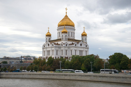 MOSCOW, RUSSIA - SEPTEMBER 07, 2016: A view of the cathedral of Christ the Savior cloudy september dayのeditorial素材