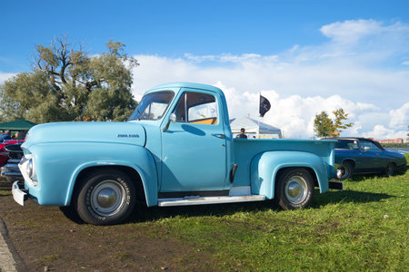 KRONSTADT, RUSSIA - SEPTEMBER 04, 2016: Ford F100 Pickup 1954 model year - the participant of parade of retro cars in Kronstadtのeditorial素材