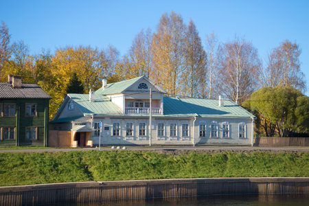 TIKHVIN, RUSSIA - OCTOBER 09, 2016: A view of the family house of the Russian composer N. A. Rimsky - Korsakova in the October afternoonのeditorial素材