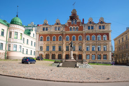 VYBORG, RUSSIA - AUGUST 08, 2016: A monument to the founder of Vyborg Swedish marshal Torgils Knutsson on the old city squareのeditorial素材