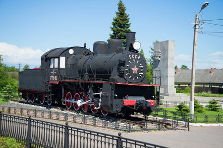 LENINGRAD REGION, RUSSIA - JUNE 08, 2015: Memorial steam locomotive Em 721-83 mounted on the station Petrokrepost, Leningrad regionのeditorial素材