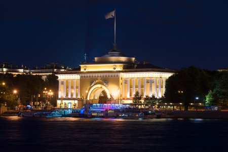 ST. PETERSBURG, RUSSIA - AUGUST 09, 2016: Building of the Admiralty on August night. View from the water area of Neva riverのeditorial素材