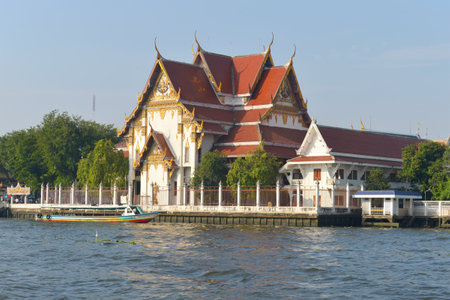 BANGKOK, THAILAND - DECEMBER 12, 2016: Wat Rakhang Khositaram Woramahawiharn on the Chao Phraya riverのeditorial素材