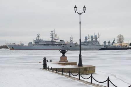 SAINT PETERSBURG, RUSSIA - JANUARY 25, 2017: View from Petrovsky quay on military ships of the Baltic Navy gray day. Kronstadtのeditorial素材