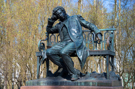 SAINT PETERSBURG, RUSSIA - MAY 03, 2015: At the monument to AS Pushkin on a spring day. Tsarskoye Seloのeditorial素材