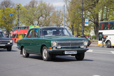 ST. PETERSBURG, RUSSIA - MAY 21, 2017: Green Volga of GAZ-24 of 1971 of release participates in the III St. Petersburg parade of retrotransportのeditorial素材
