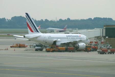 MILAN, ITALY-SEPTEMBER 29, 2017: Airbus A318-111 (F-GUGD) Air France on the Malpensa airportのeditorial素材