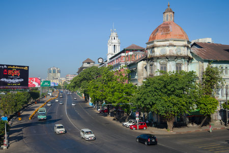 YANGON, MYANMA - DECEMBER 18, 2016: A sunny day in the colonial quarter of Yangonのeditorial素材