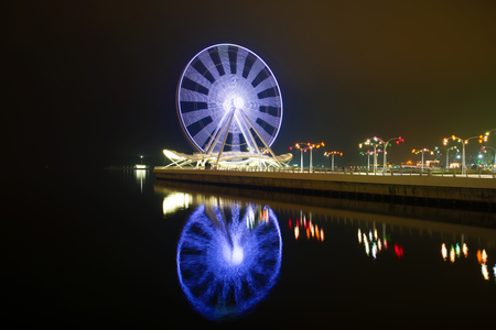 Rotating Ferris wheel on the shore of the Caspian Sea. Night Bakuの写真素材