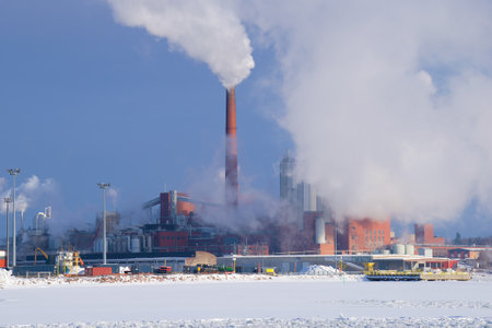 KOTKA, FINLAND - FEBRUARY 25, 2018: View of the pulp-and-paper millのeditorial素材