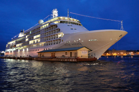SAINT PETERSBURG, RUSSIA - JUNE 19, 2010: Cruise ship parked in the white nightのeditorial素材
