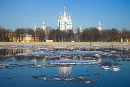 Ice drift at the Smolny Cathedral on a sunny spring day. Saint-Petersburg, Russiaのeditorial素材