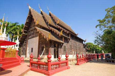 CHIANG MAY, THAILAND - DECEMBER 19, 2018: On the territory of the ancient Buddhist temple of Wat Phantaoのeditorial素材