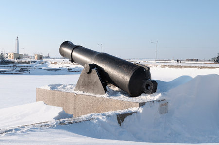 Old cannon on the promenade, winter in Kronstadt. Russiaのeditorial素材