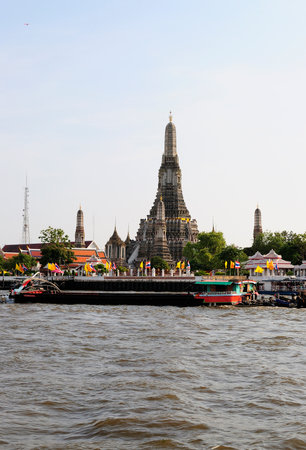 BANGKOK, THAILAND - APRIL 03, 2010: View of Wat Arun from the middle of Chao Phraya riverのeditorial素材
