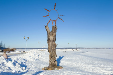 PETROZAVODSK, RUSSIA - FEBRUARY 18, 2019: Modern wooden sculpture on the Bank of frozen Onega lake on a Sunny February dayのeditorial素材